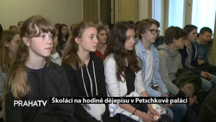 Školáci na hodině dějepisu v Petschkově