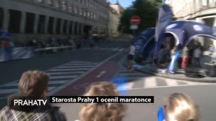 Běžci Pražského maratonu u starosty Prahy 1
