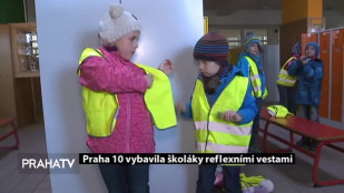 Praha 10 vybavila školáky reflexními vestami