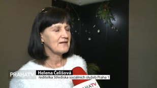 Senioři v Praze 1 vyrábí vánoční dekorace