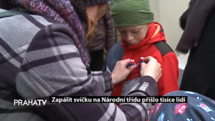 Zapálit svíčku na Národní třídu přišly tisíce lidí