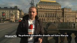 Na prknech Národního divadla vaří kávu Maryša