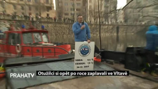 Otužilci si opět po roce zaplavali ve Vltavě 