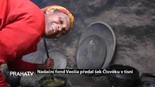 Nadační fond Veolia předal šek Člověku v tísni