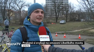 Pražané si zvykají na omezení Libeňkého mostu 