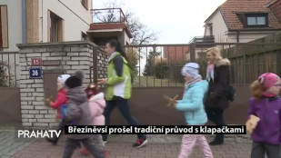 Březiněvsí prošel tradiční průvod s klapačkami