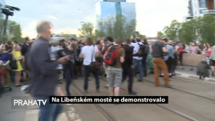 Na Libeňském mostě se demonstrovalo 