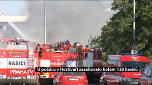 U požáru v Hostivaři zasahovalo kolem 120 hasičů