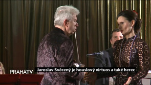 Jaroslav Svěcený je houslový virtuos a také herec