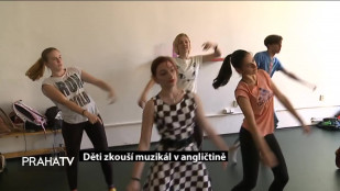 Děti zkouší muzikál v angličtině