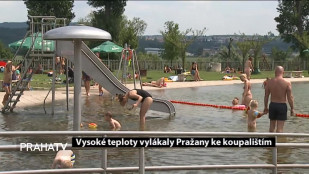 Vysoké teploty vylákaly Pražany ke koupalištím