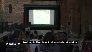 Anežský klášter láká Pražany do letního kina