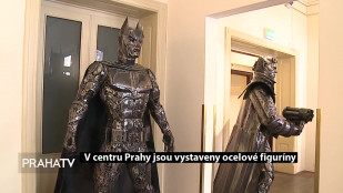 V centru Prahy jsou vystaveny ocelové figuríny 