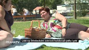 Lidé na Střeleckém ostrově holdovali jídlu i pití