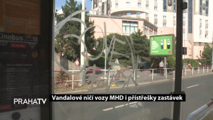 Vandalové ničí vozy MHD i přístřešky zastávek