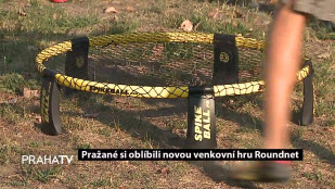 Pražané si oblíbili novou venkovní hru Roundnet