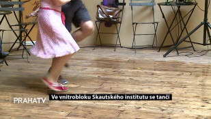 Ve vnitrobloku Skautského institutu se tančí