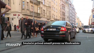 Smuteční průvod omezil provoz na Vinohradské 