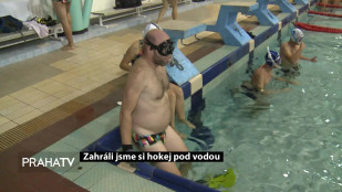 Zahráli jsme si hokej pod vodou