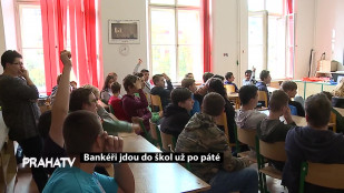 Bankéři vyrazili do škol už po páté