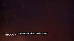 Ohňostroj k výročí ozářil Prahu