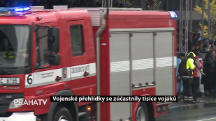 Vojenské přehlídky se zúčastnily tisíce vojáků