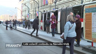 Lidé oslavili svobodu na Národní třídě
