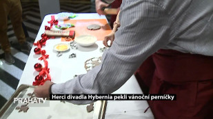 Herci divadla Hybernia pekli vánoční perníčky