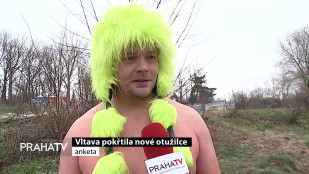 Vltava pokřtila nové otužilce