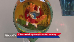 V Roztokách vystavují vánoční ozdoby