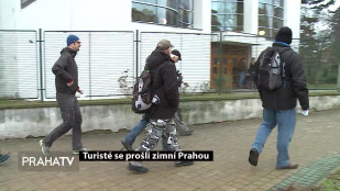 Turisté se prošli zimní Prahou