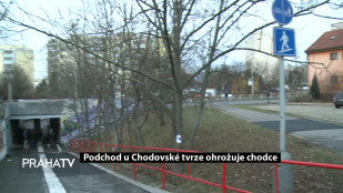 Podchod u Chodovské tvrze ohrožuje chodce