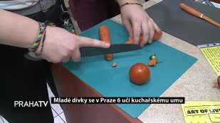 Mladé dívky se v Praze 6 učí kuchařskému umu