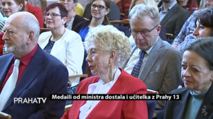 Medaili od ministra dostala i učitelka z Prahy 13