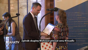 Zpěvák skupiny Wohnout převzal cenu Křesadlo