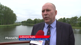 Po Vltavě proplují i vysoké lodě