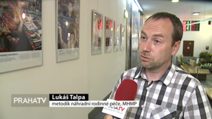 Ve Škodově paláci je výstava Jsem pěstoun