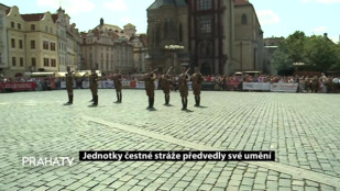 Jednotky čestné stráže předvedly své umění
