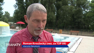 Starosta se koupal první