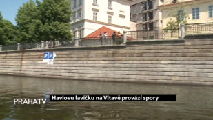 Havlovu lavičku na Vltavě provází spory