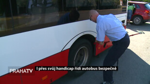 I přes svůj handicap řídí autobus bezpečně