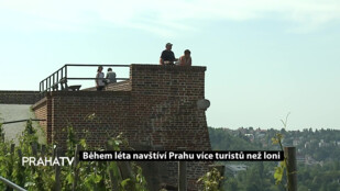 Během léta navštíví Prahu více turistů než loni