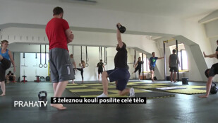 S železnou koulí posílíte celé tělo