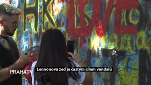 Lennonova zeď je častým cílem vandalů
