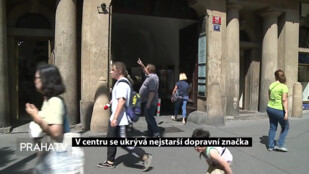 V centru se ukrývá nejstarší dopravní značka