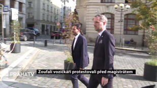Zoufalí vozíčkáři protestovali před magistrátem