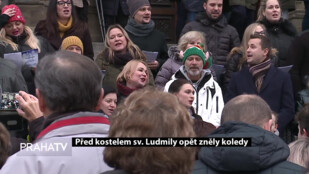 Před kostelem sv. Ludmily opět zněly koledy