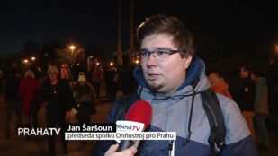 Novoroční ohňostroj vzdal poctu Karlu Gottovi