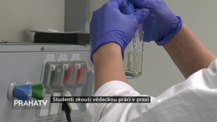 Studenti zkouší vědeckou práci v praxi