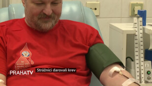 Strážníci darovali krev